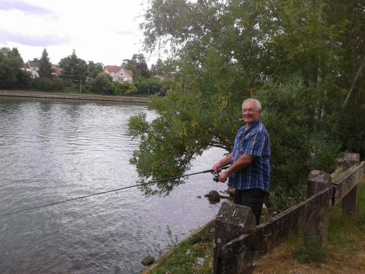 Même de la pêche pendant le pique-nique